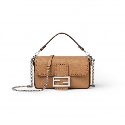 FENDI BAGUETTE MINI 8BS017ARBBF0EMR (20*13*5cm)